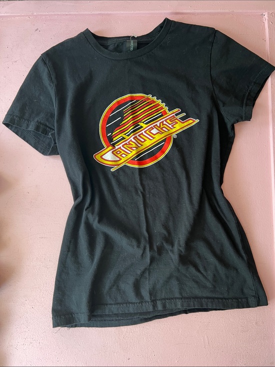 gildan Tops - Gildan Black Short Sleeve Tee with Red and Yellow Graphic vintage Canucks tee